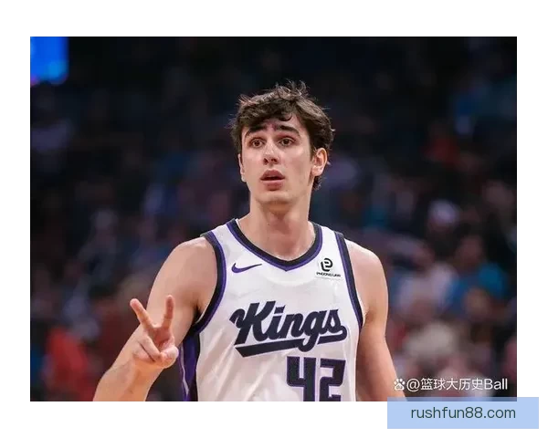 雷诺自信称自己本届最佳新秀内线去年来唯一场均二十加十的大学球员